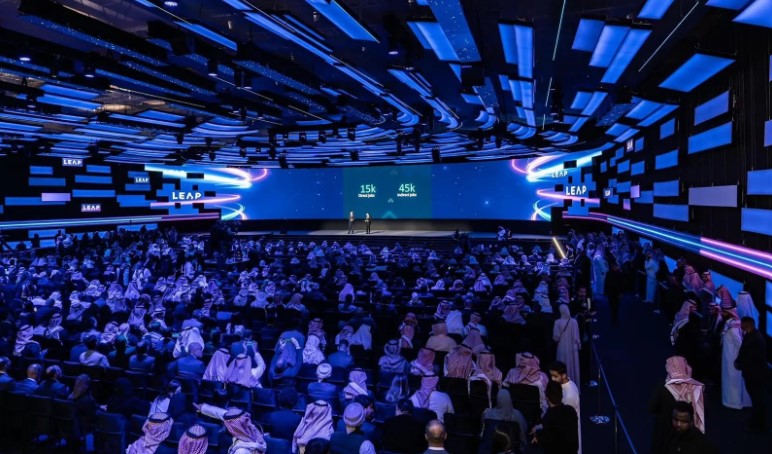 مؤتمر "ليب 2025" يشهد في يومه الأول نقاشات موسعة حول مستقبل التقنية والذكاء الاصطناعي وتحولاته الكبرى